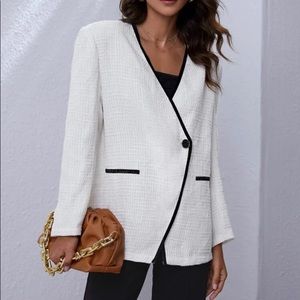 EGGSHELL SURPLICE NECK BUTTON FRONT TWEED COAT